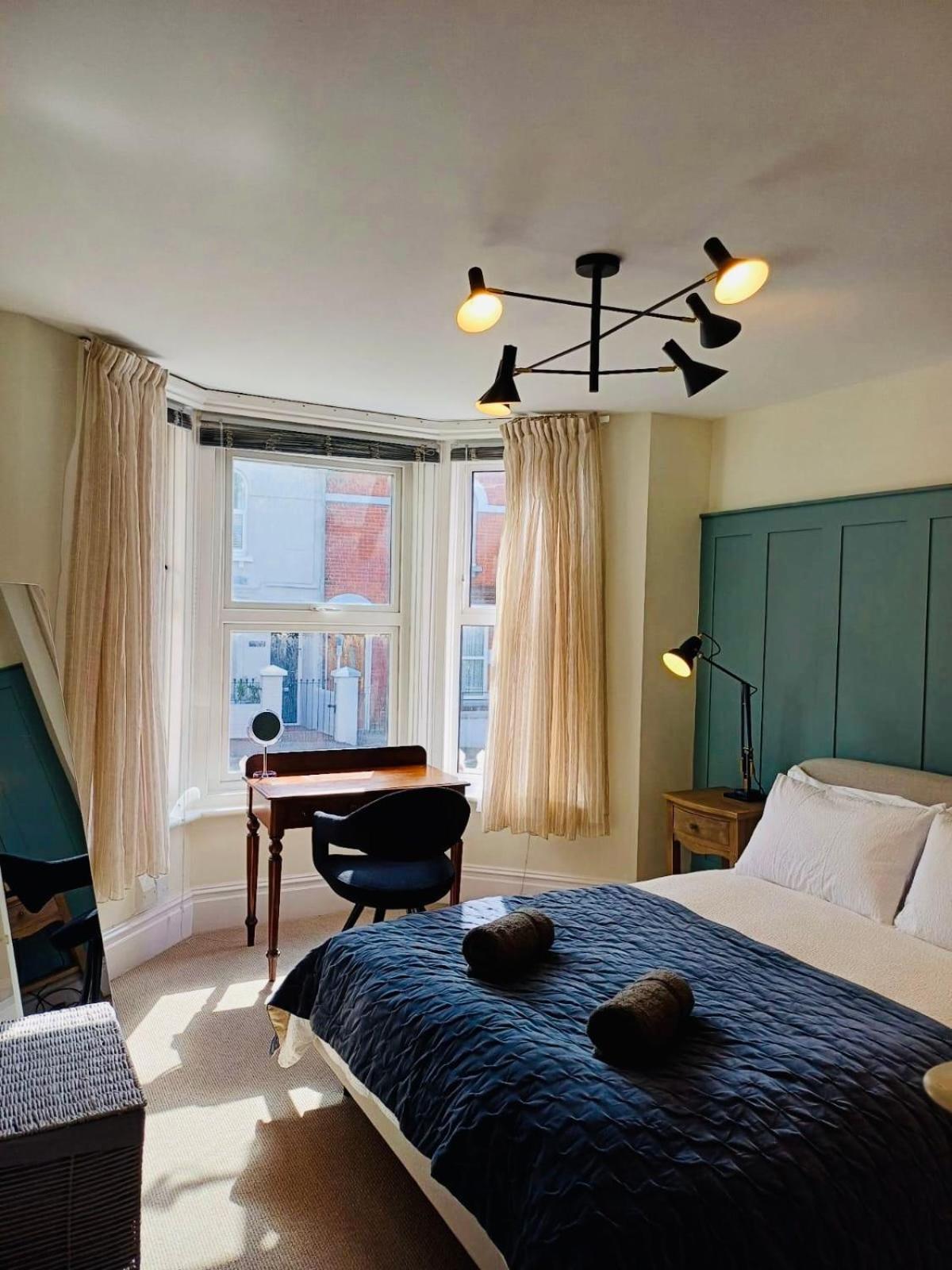 Stylish 1 Bedroom Flat In Heart Of Cowes คาวส์ ภายนอก รูปภาพ